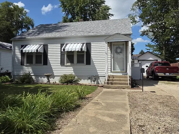 1329 W Main St, Galesburg, IL 61401