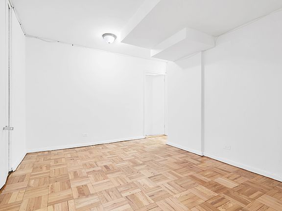 3rd image of 150 E 37th St APT Lbb