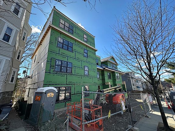 5th image of 61 Montebello Rd #4