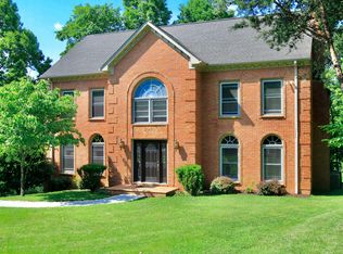 1562 Strawberry Mountain Dr, Roanoke, VA 24018