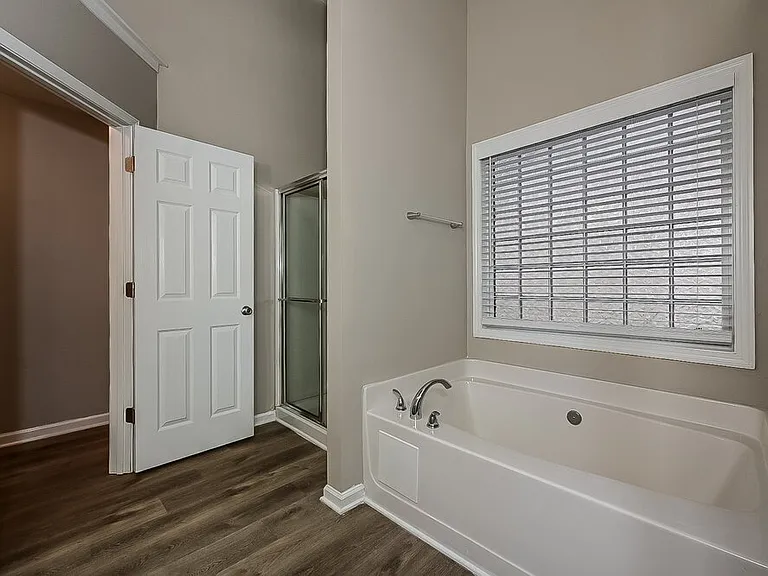 421 Eglington Trl — Photo 11