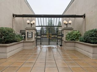 1500 Ostler Ct #602, North Vancouver, BC V7G 2S2