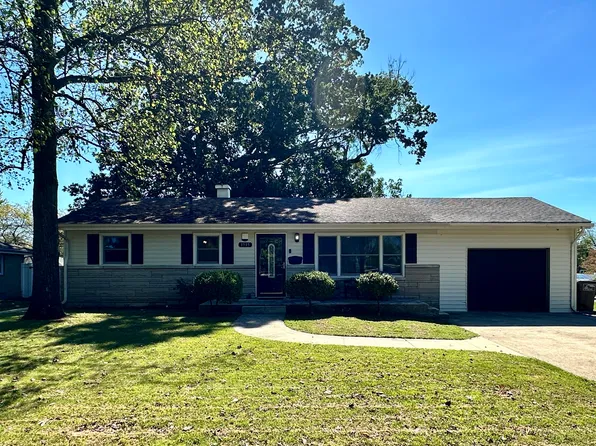 1515 Forest Dr, Columbus, IN 47201