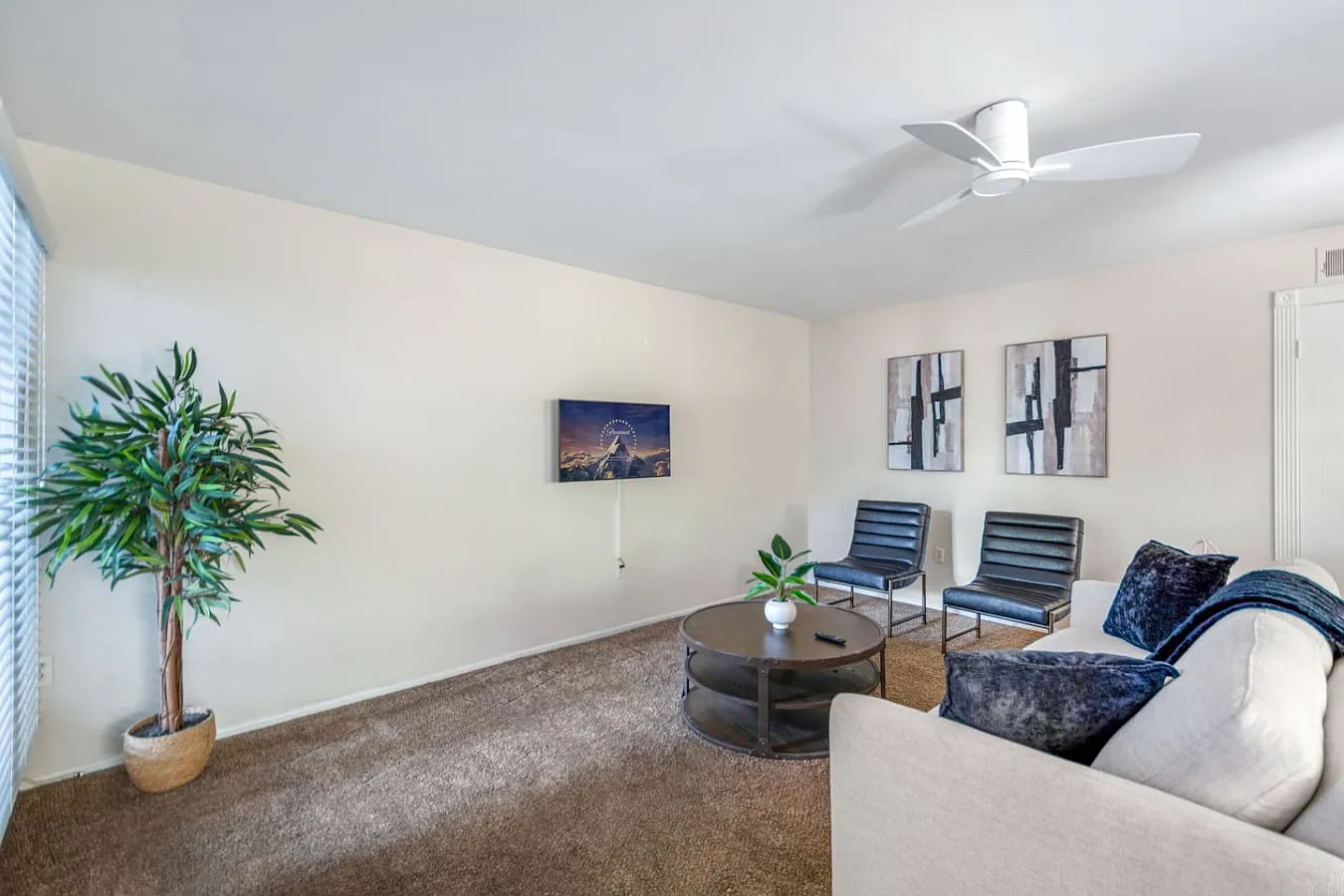 2 bed, 985 sqft, $4,500 — Photo 3