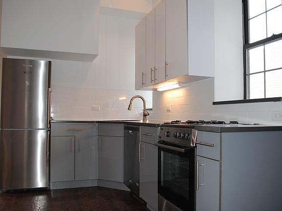 3rd image of 387 Quincy St APT 4