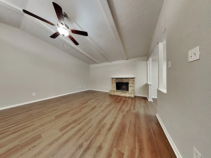 4 bed, 2.0 bath, 1516 sqft, $1,975 — Photo 3
