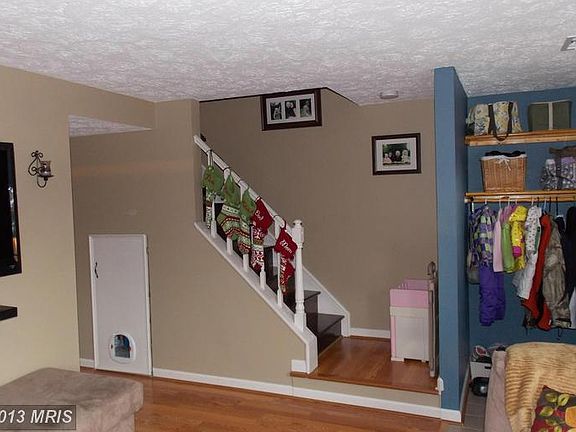 2nd image of 7196 Glenmeadow Ct