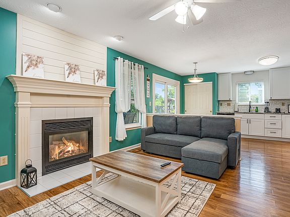 3rd image of 6414 Glenmont Dr