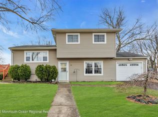 28 Heath Dr, Neptune, NJ 07753
