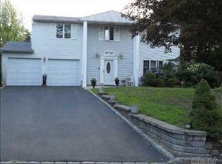 8 Catalina Ct, Centereach, NY 11720