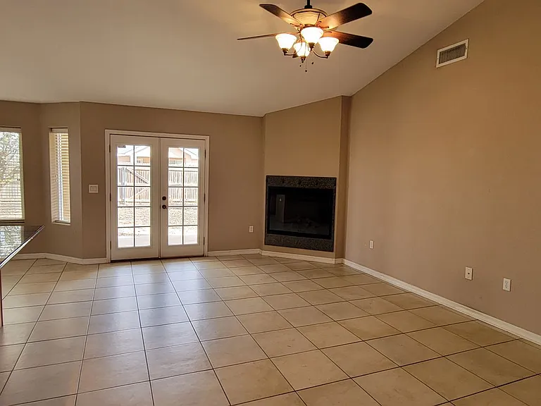 3000 Elizabeth Ct — Photo 5
