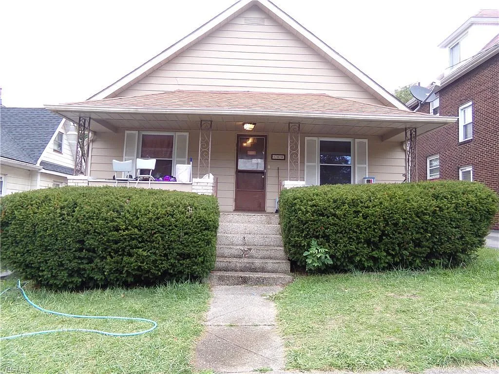 166 Tremble Ave photo 1