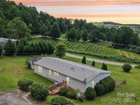 122 Dena Nix Ln, Hendersonville, NC 28792