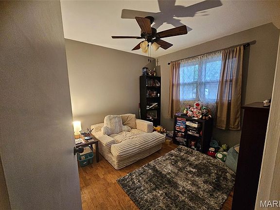 3rd image of 413 Illinois Ave