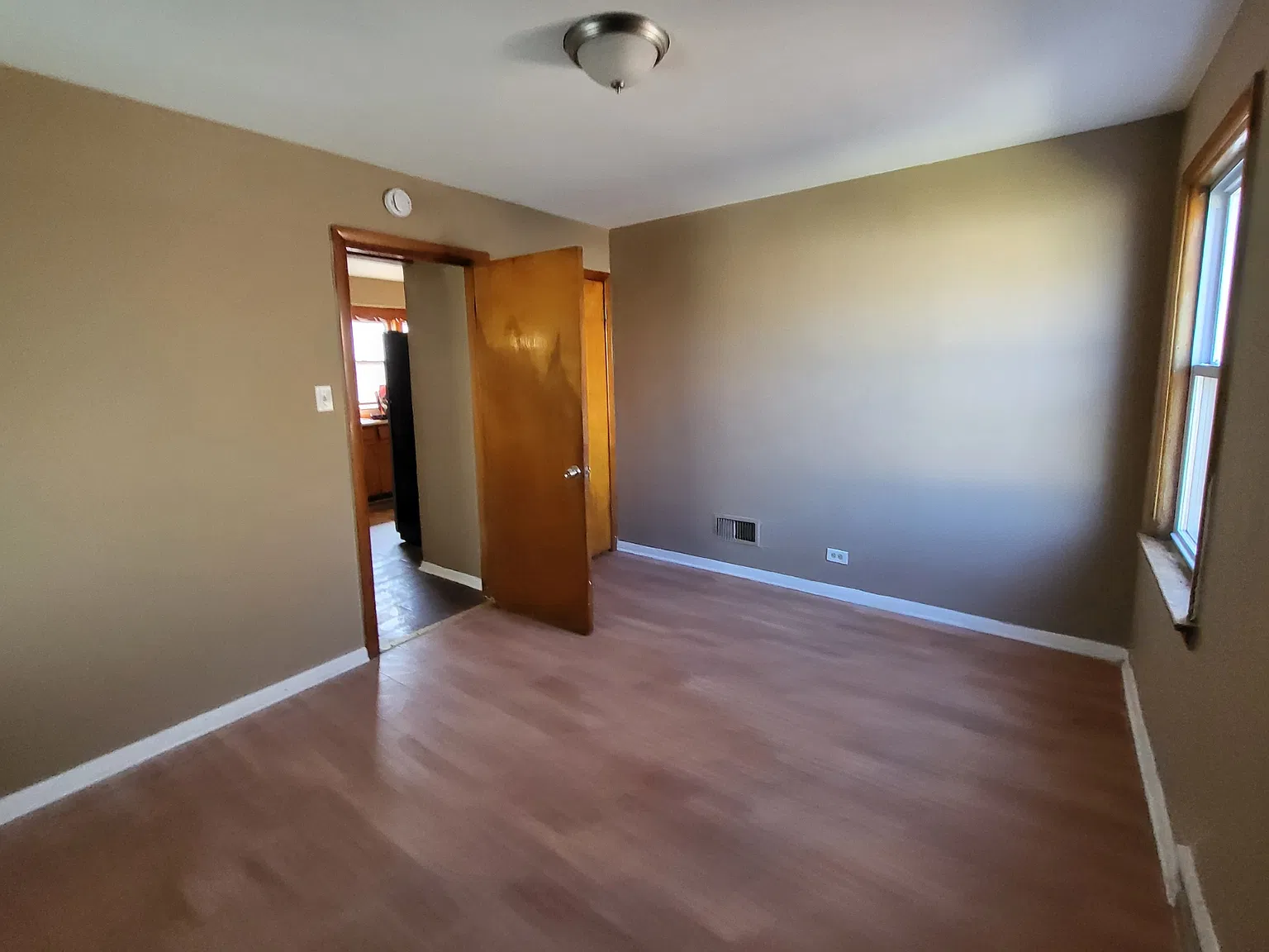 3 bed, 1.5 bath, 1272 sqft, $2,150 — Photo 3