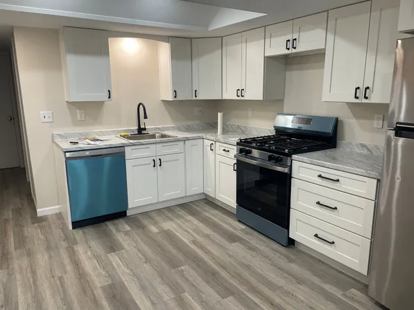 304 Deepwood Dr, Wadsworth, OH 44281