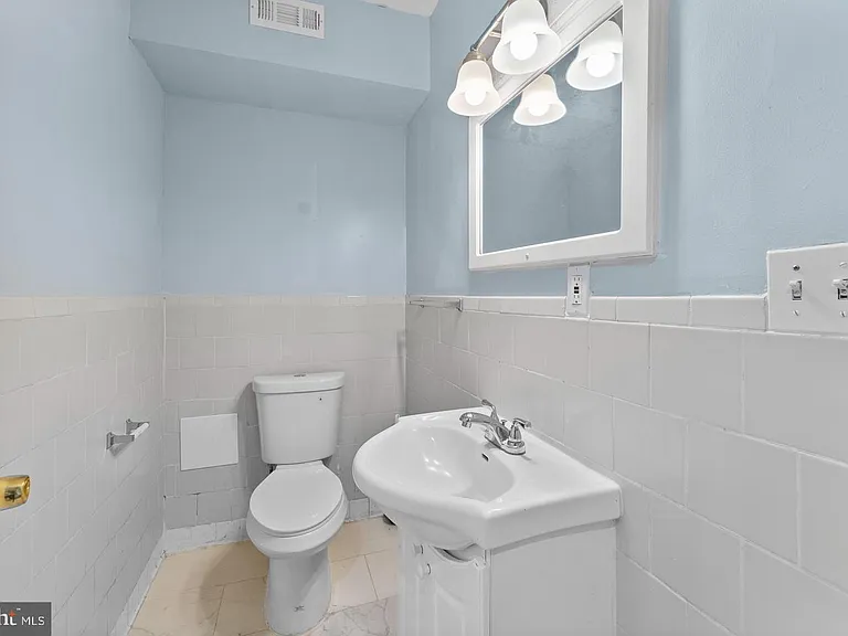 1818 E Pratt St #A — Photo 6