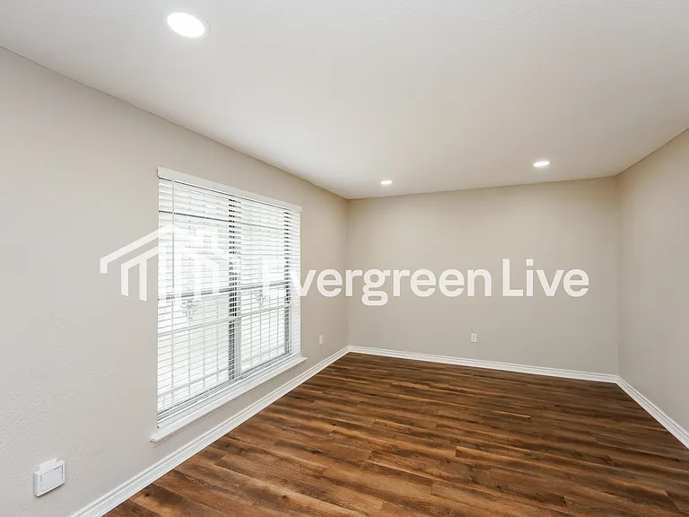823 Johnnie Row — Photo 7