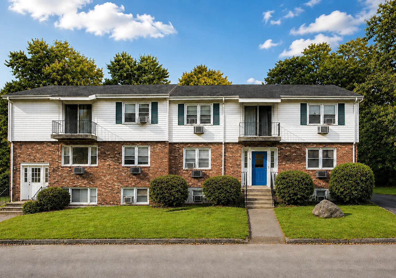34 Royal Oak Dr — Photo 1