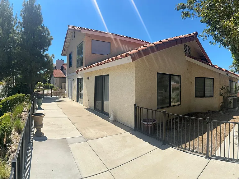 22701 Cascade Dr — Photo 2