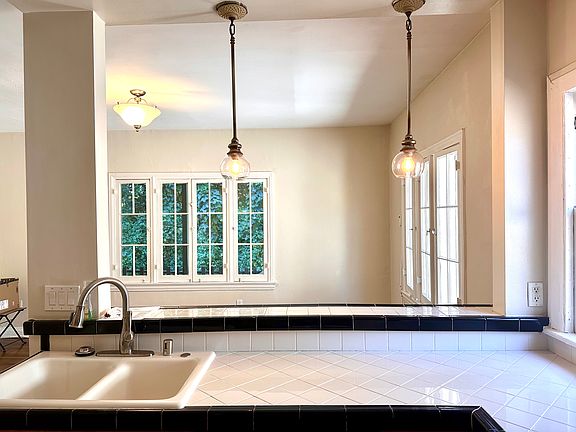 4th image of 3464 Larissa Dr #8