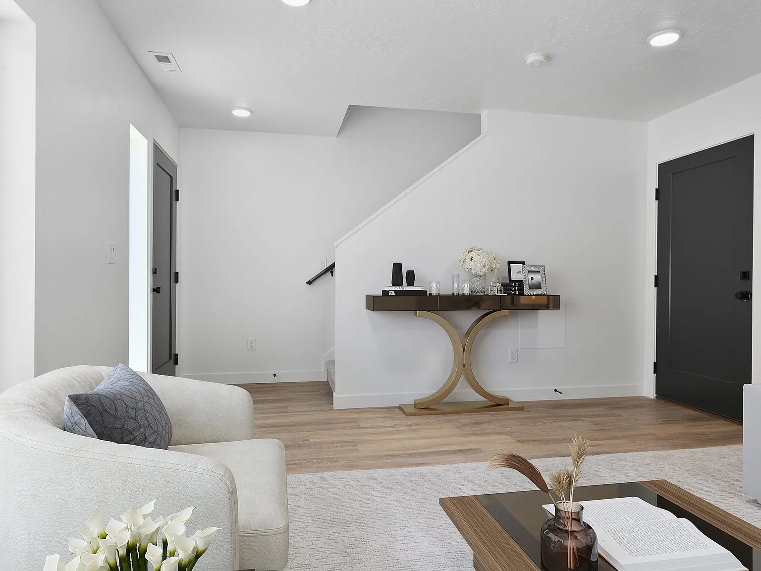 Beautiful 3 Bed / 2.5 Bath Townhome 1,707 Sq Ft — Photo 4