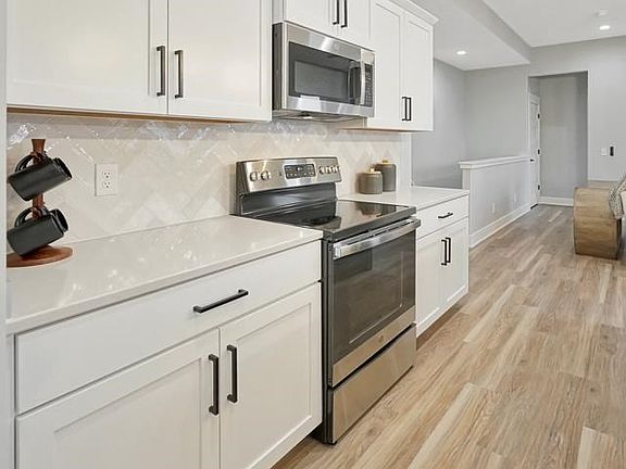 3rd image of 7833 Nicole Ln