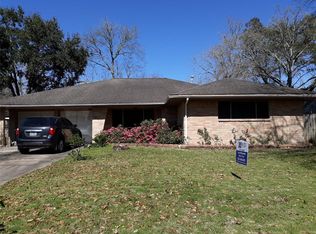 4911 Old Castle Ln, Dickinson, TX 77539