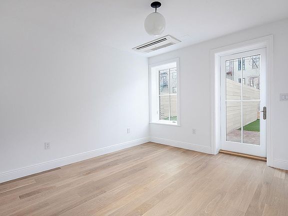 4th image of 394 Vanderbilt Ave #1S