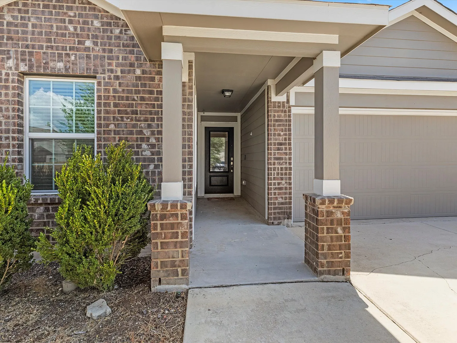 3 bed, 1458 sqft, $1,645 — Photo 2