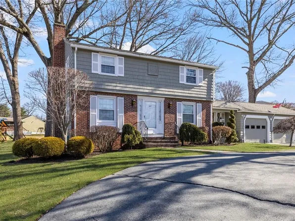 157 Sweetbriar Dr, Cranston, RI 02920