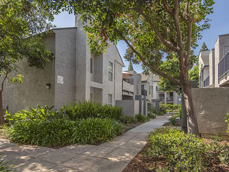 310 Jefferson Apartments — Photo 40