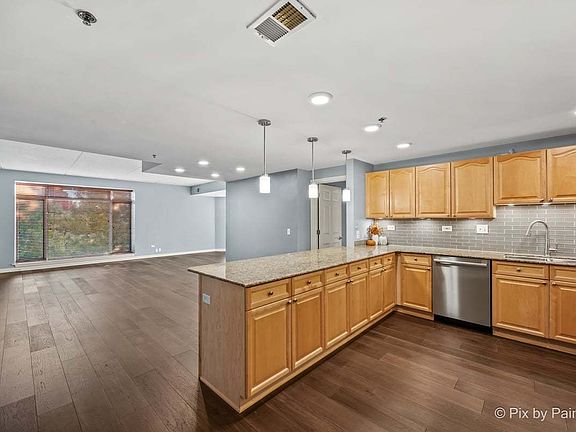 4th image of 865 E 22nd St APT 208