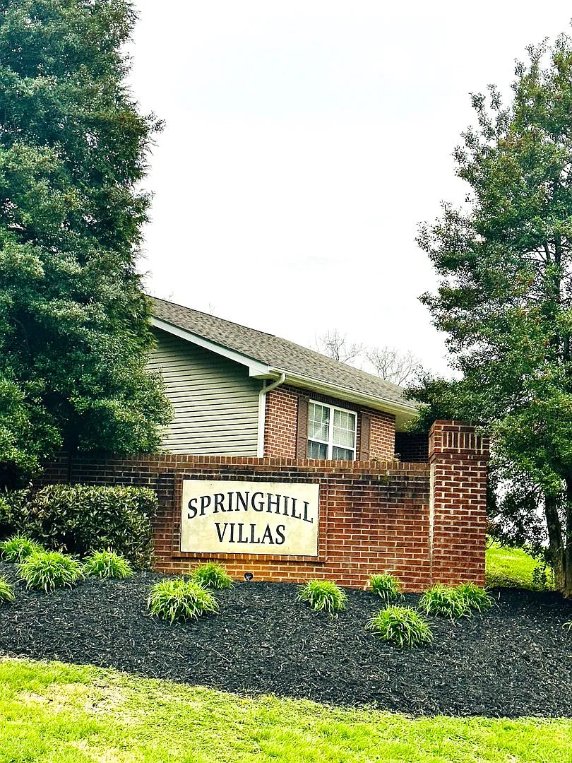 2bd/2ba end unit available now! — Photo 3