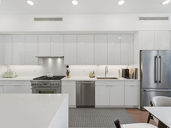 2nd image of 39-41 Maxwell St #1