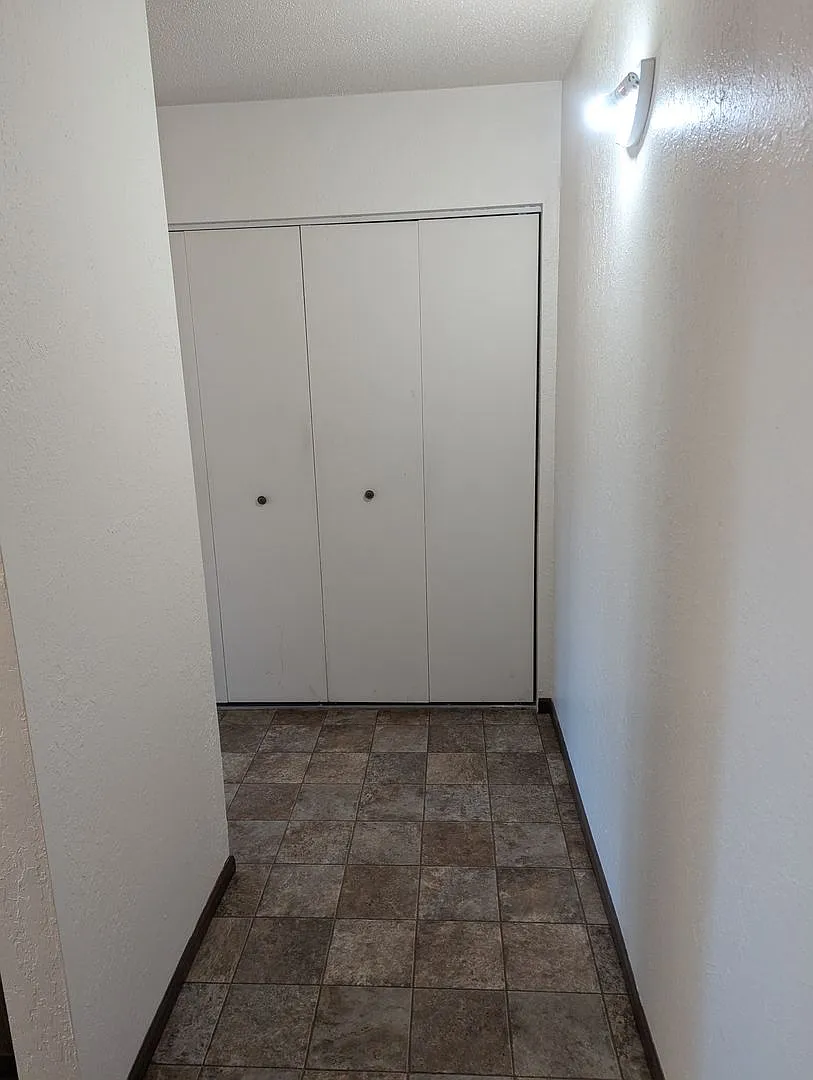 Summerview - 415 E Luverne St — Photo 2