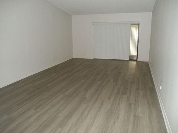 4th image of 622 Sea Pine Way APT D