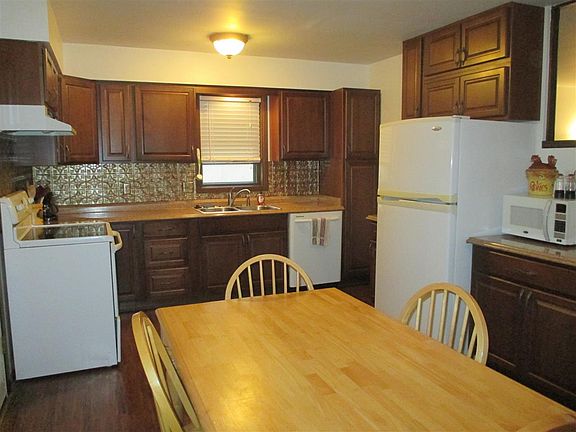 5th image of 1011 Redwood St