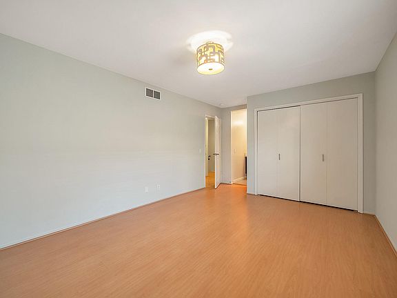 4th image of 502 W Huntington Dr Unit 8