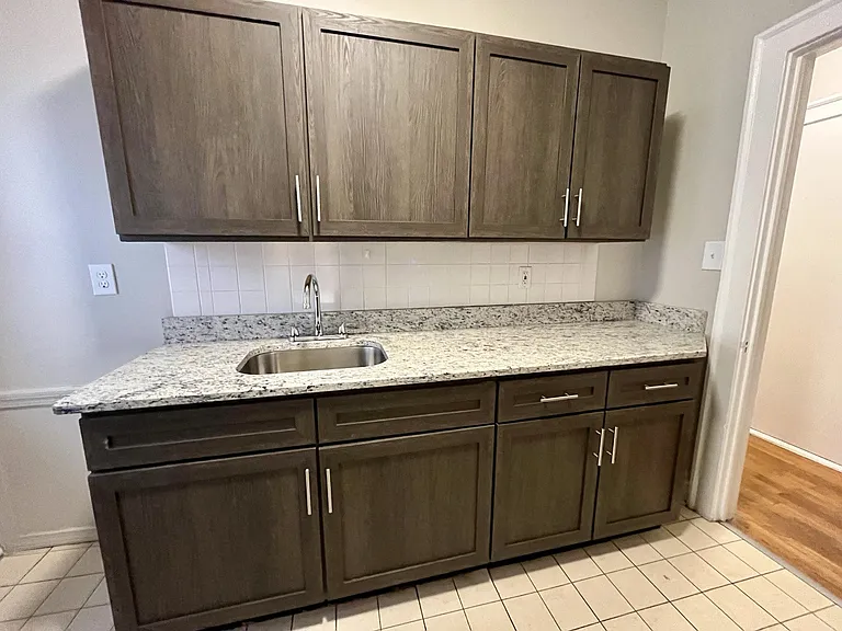 Mapleview Apartments — Photo 10