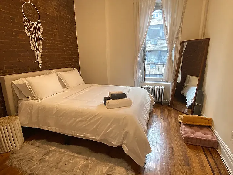 211 E 14th St #4 — Photo 5
