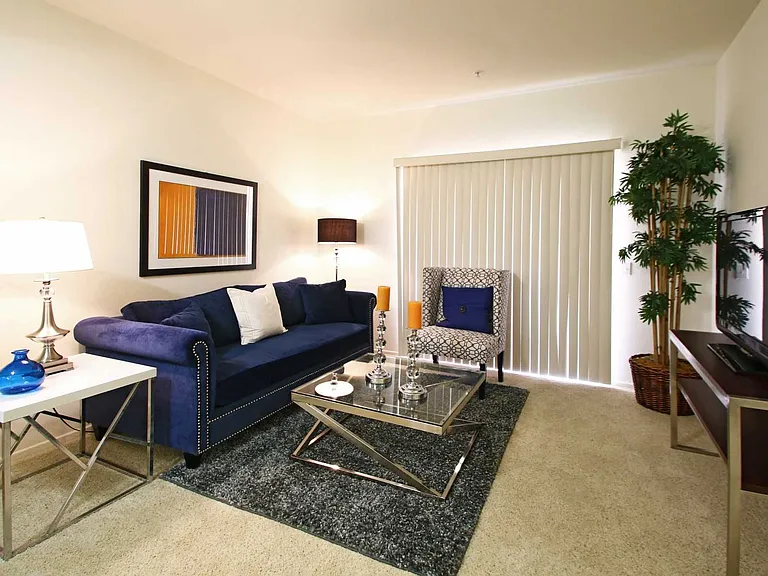 Silverhawk Apartments — Photo 10