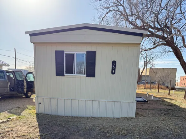 504 Avenue E, Levelland, TX 79336