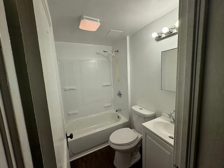 2918 Clermont Ave — Photo 23