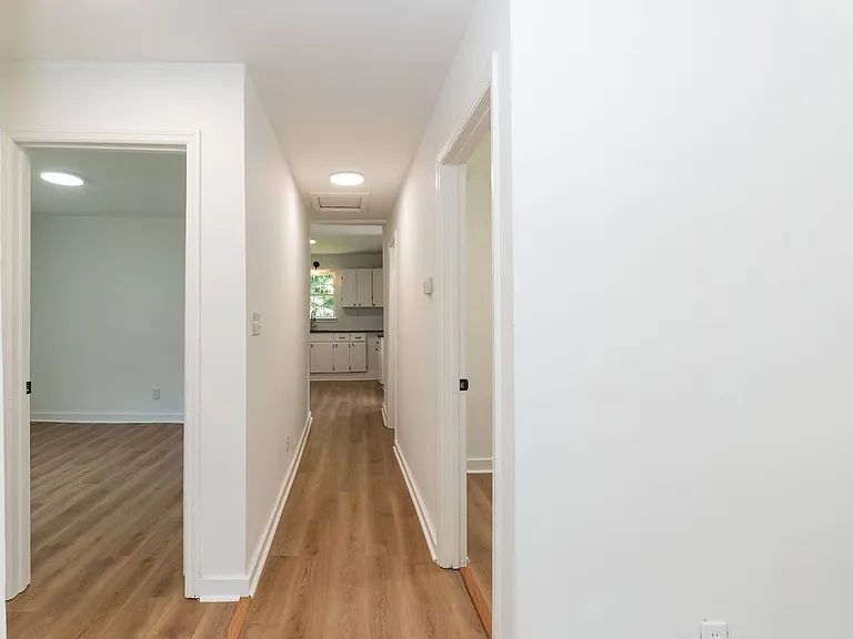 423 E Rockspring St — Photo 10