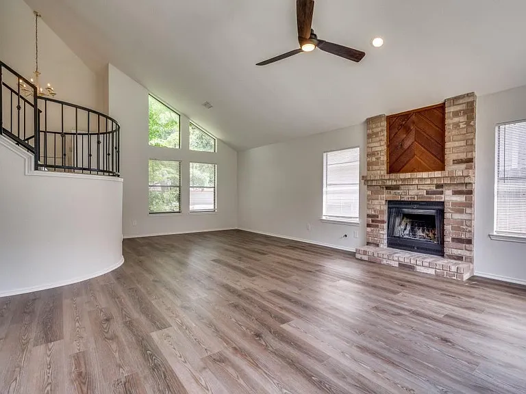 15902 De Peer Ave — Photo 4
