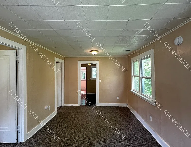 3208 Holly Ave — Photo 9