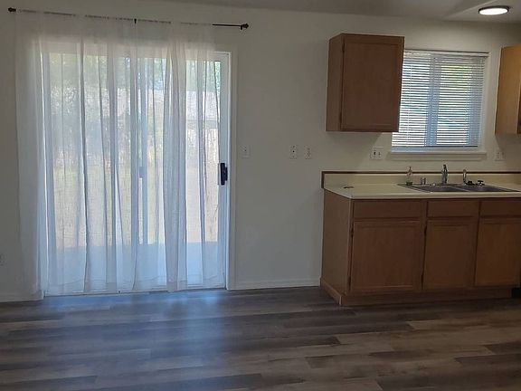 4th image of 1116 S Clover Dr