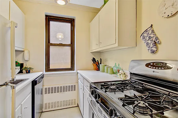 Sold by Douglas Elliman | media 15