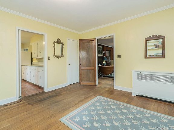 4th image of 87 Robinson Avenue